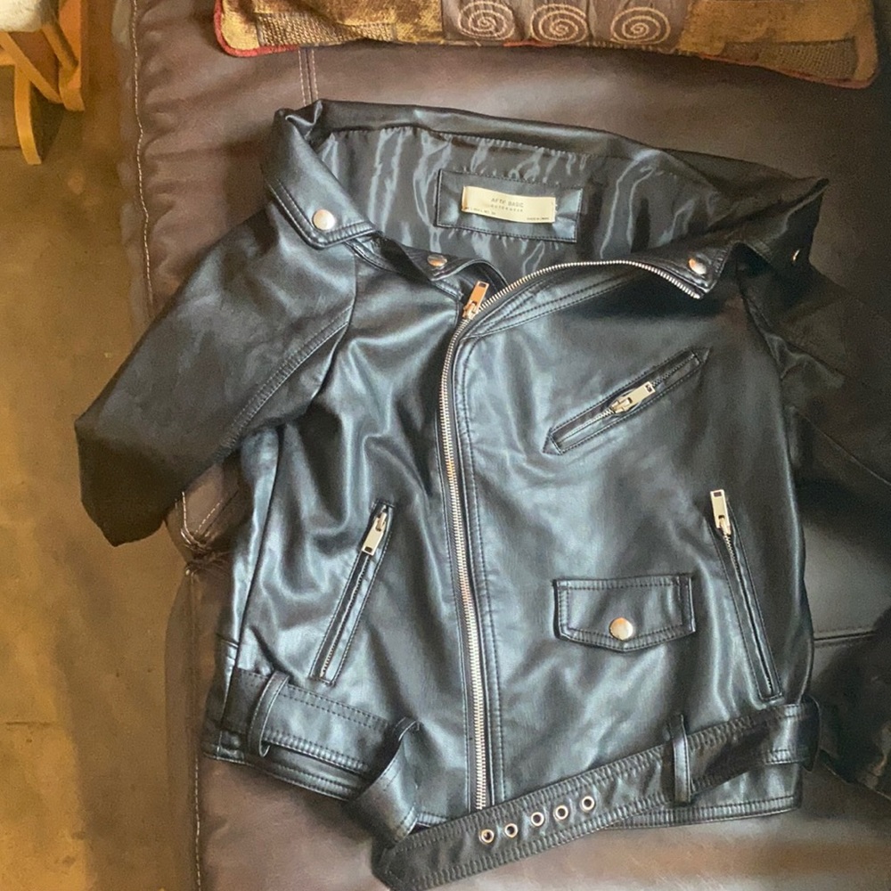 Off the Shoulder jacket never worn no tag